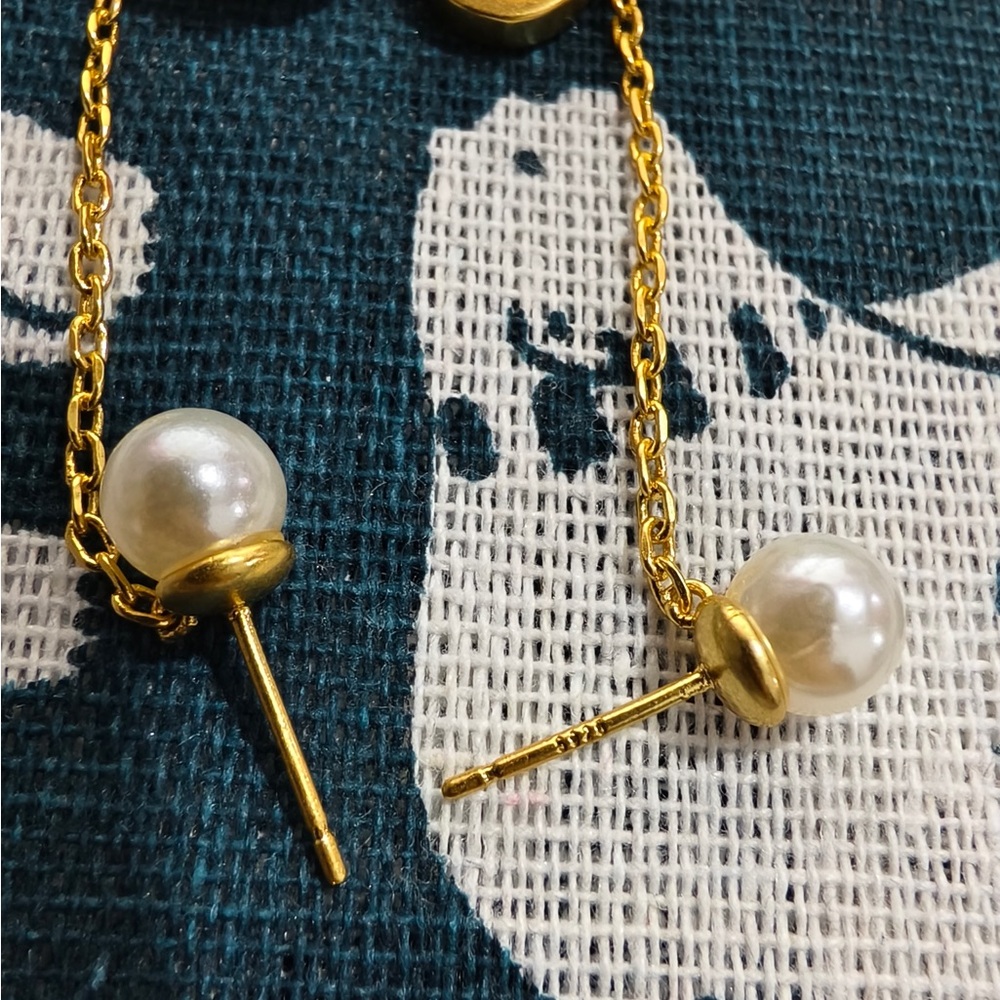 Dior Gold-Tone Pearl Drop Chain Earrings - Picture 4 of 7